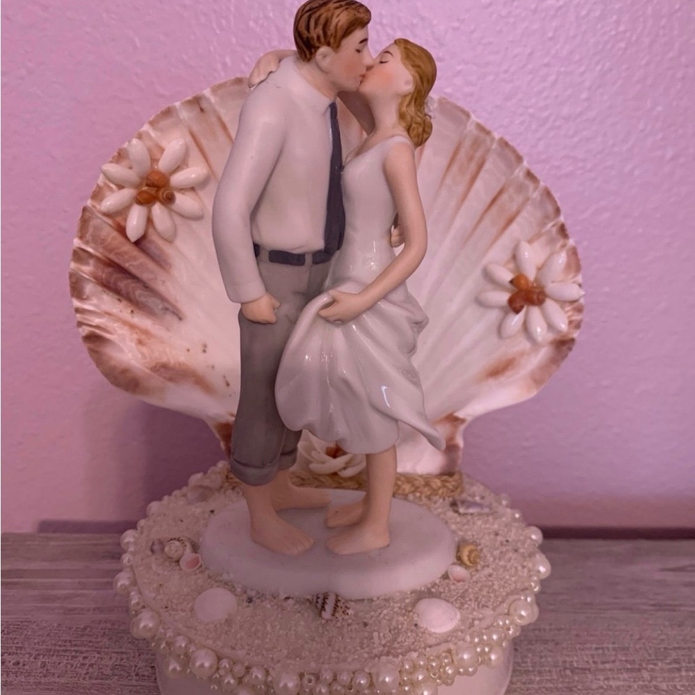 Romantic Wedding Cake Topper with Seashell Design